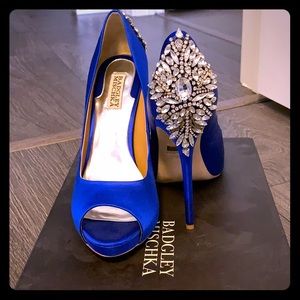 Badgley Mischka Kiara Satin platform pump